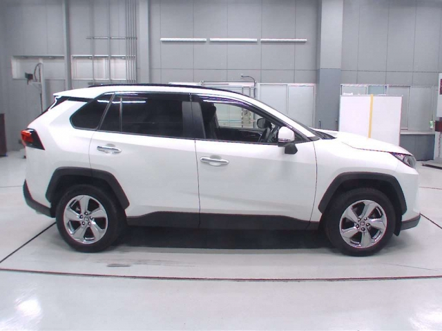 Import and buy TOYOTA RAV4 2020 from Japan to Nairobi, Kenya