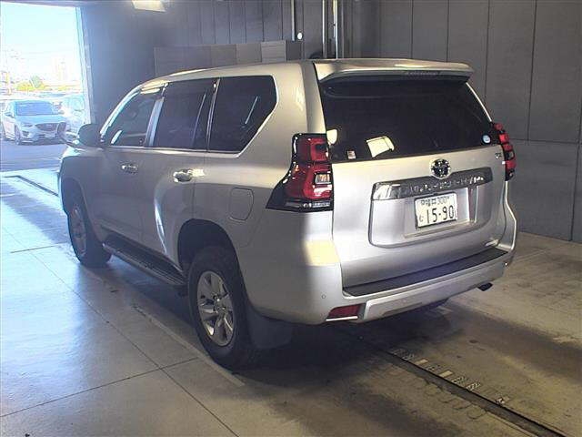 Import and buy TOYOTA LAND CRUISER PRADO 2018 from Japan to Nairobi, Kenya