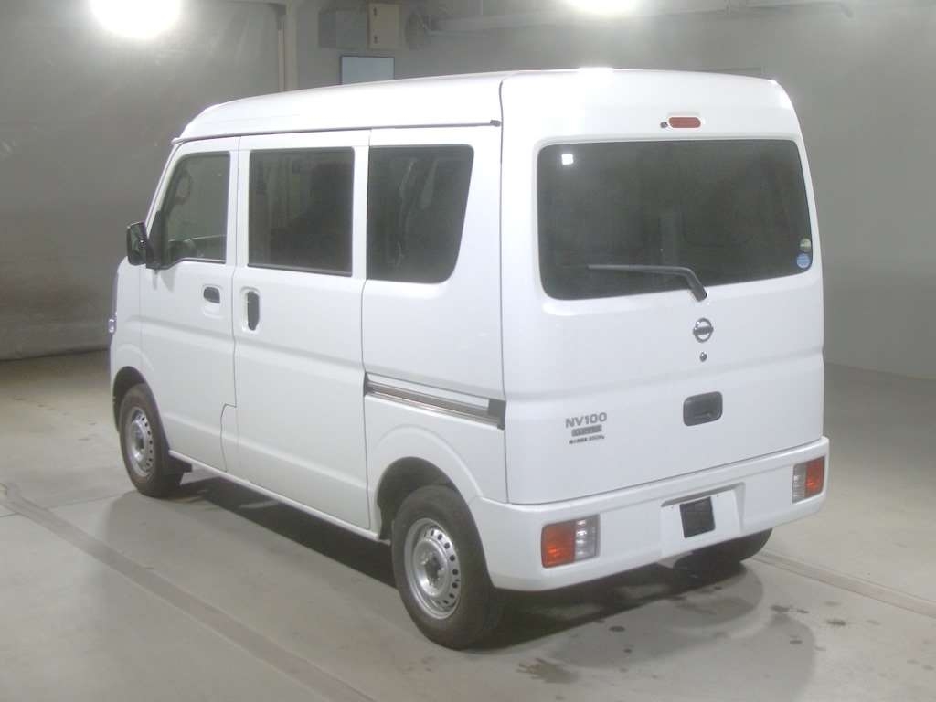 Import and buy NISSAN NV100 CLIPPER 2018 from Japan to Nairobi, Kenya