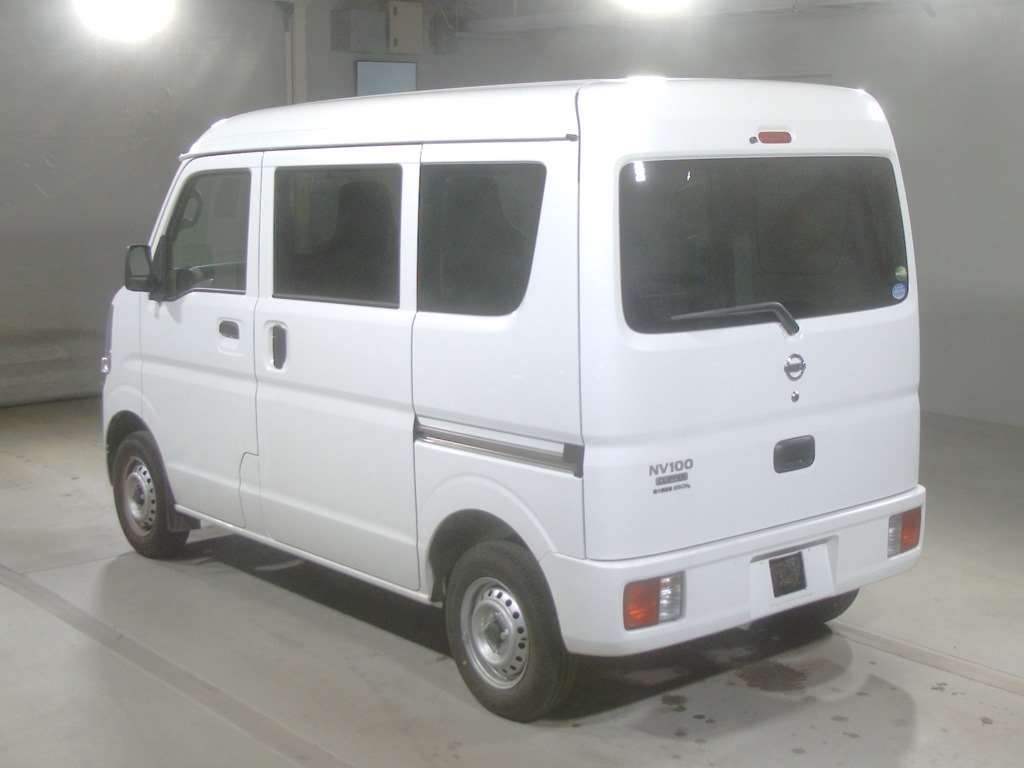 Import and buy NISSAN NV100 CLIPPER 2018 from Japan to Nairobi, Kenya