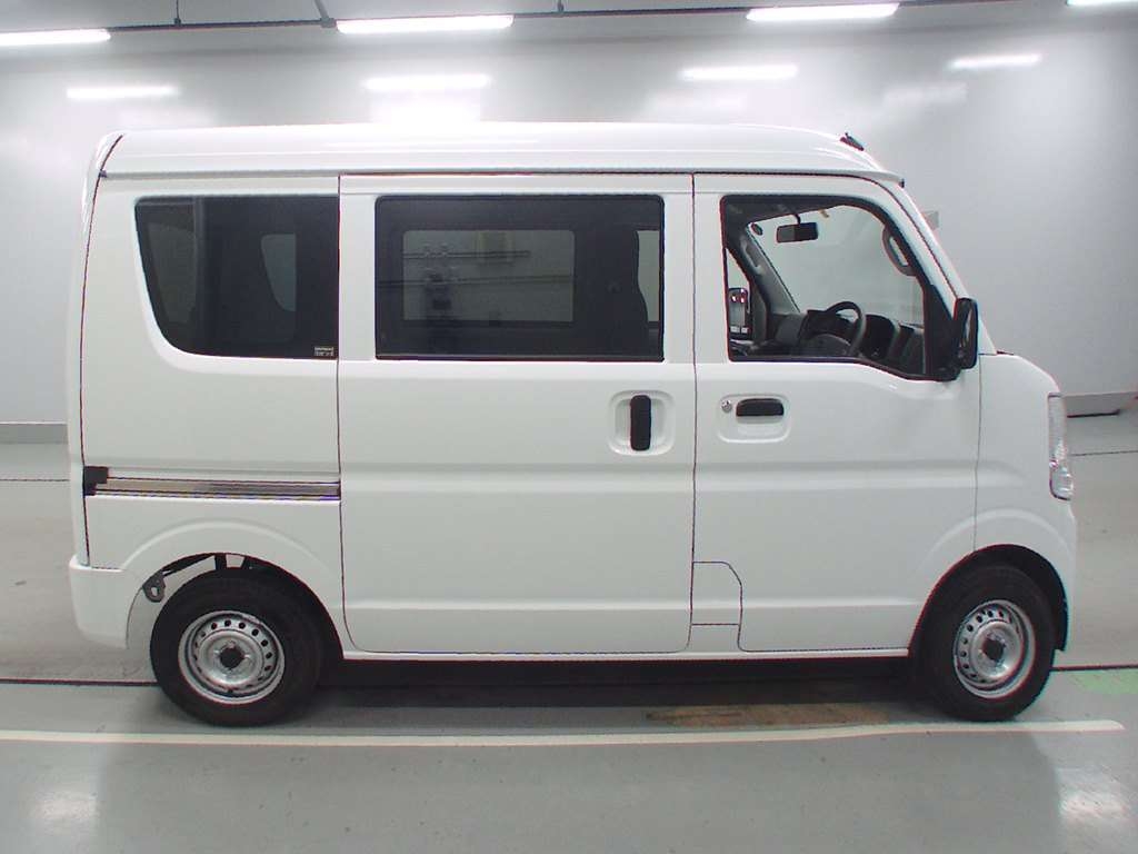 Import and buy NISSAN NV100 CLIPPER 2018 from Japan to Nairobi, Kenya