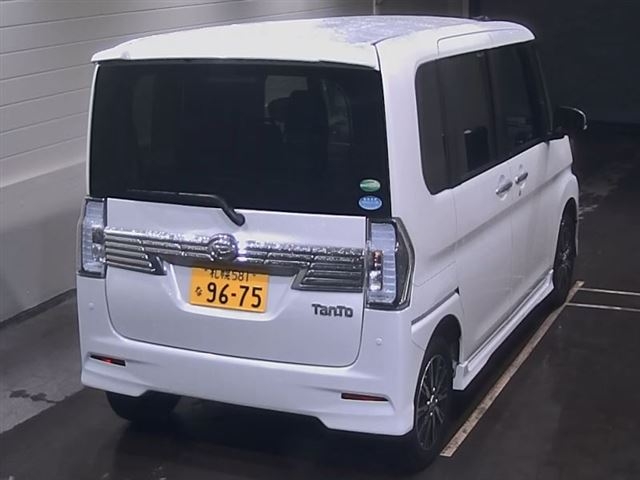 Import and buy DAIHATSU TANTO 2018 from Japan to Nairobi, Kenya