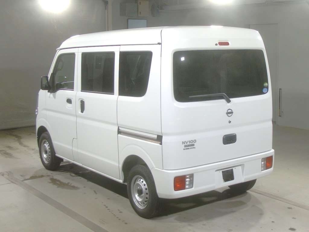 Import and buy NISSAN NV100 CLIPPER 2018 from Japan to Nairobi, Kenya