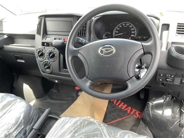 Import and buy DAIHATSU GRAN MAX 2024 from Japan to Nairobi, Kenya