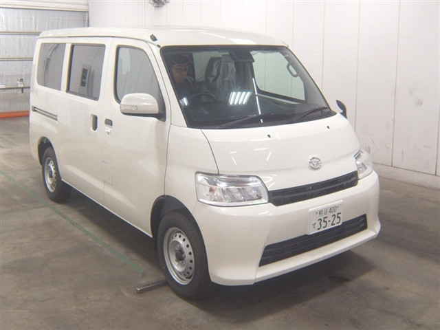 Import and buy DAIHATSU GRAN MAX 2024 from Japan to Nairobi, Kenya