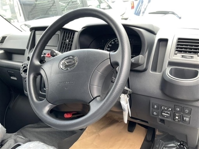 Import and buy DAIHATSU GRAN MAX 2024 from Japan to Nairobi, Kenya