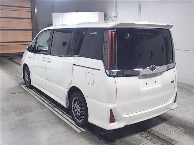 Import and buy TOYOTA NOAH 2017 from Japan to Nairobi, Kenya