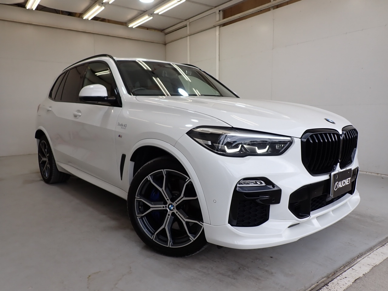 Import and buy BMW X5 SERIES 2019 from Japan to Nairobi, Kenya