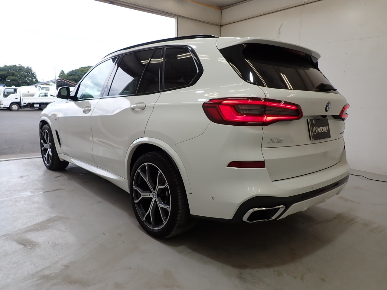 Import and buy BMW X5 SERIES 2019 from Japan to Nairobi, Kenya