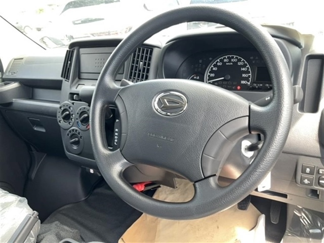 Import and buy DAIHATSU GRAN MAX 2024 from Japan to Nairobi, Kenya