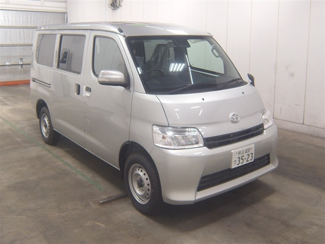 Import and buy DAIHATSU GRAN MAX 2024 from Japan to Nairobi, Kenya