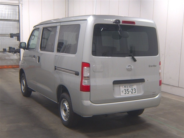 Import and buy DAIHATSU GRAN MAX 2024 from Japan to Nairobi, Kenya