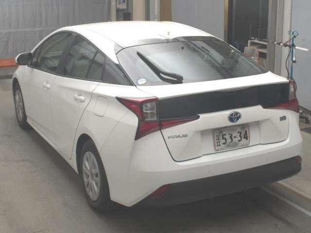 Import and buy TOYOTA PRIUS 2022 from Japan to Nairobi, Kenya