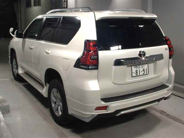 Import and buy TOYOTA LAND CRUISER PRADO 2018 from Japan to Nairobi, Kenya