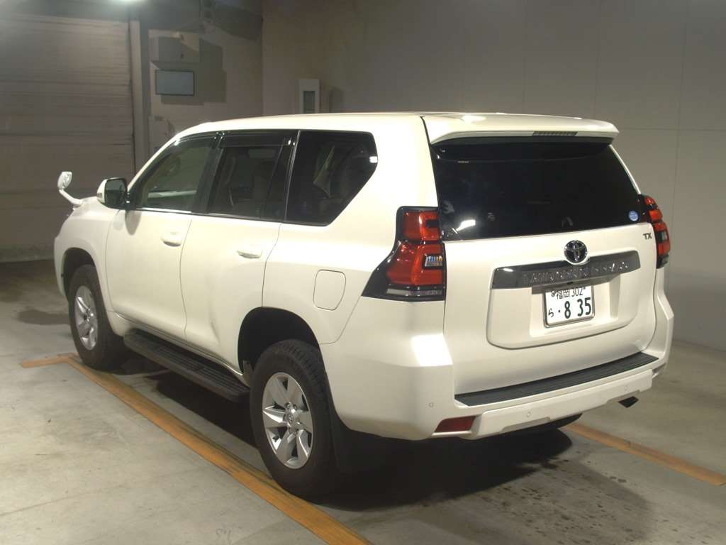 Import and buy TOYOTA LAND CRUISER PRADO 2017 from Japan to Nairobi, Kenya