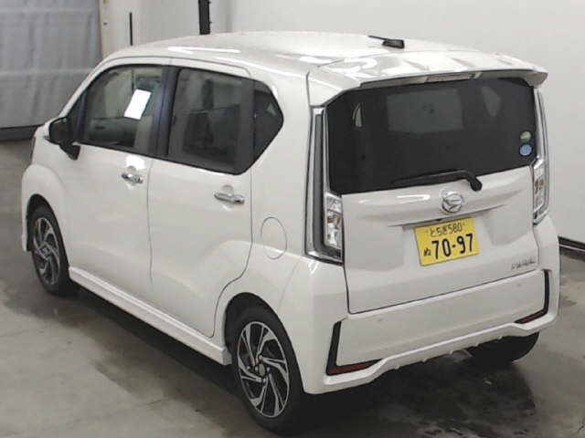 Import and buy DAIHATSU MOVE 2017 from Japan to Nairobi, Kenya