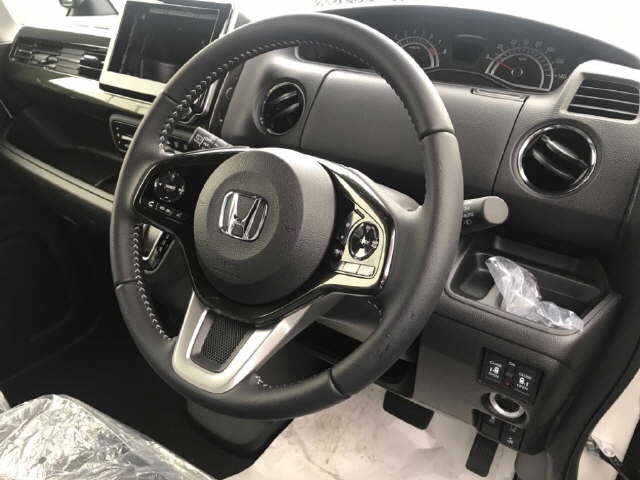 Import and buy HONDA N BOX 2018 from Japan to Nairobi, Kenya