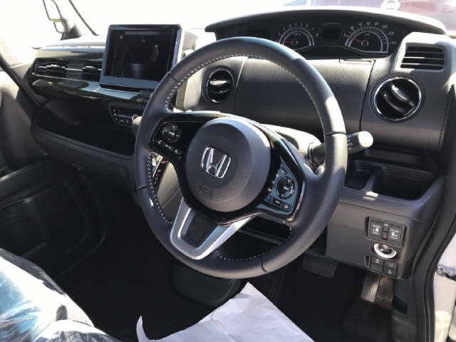 Import and buy HONDA N BOX 2018 from Japan to Nairobi, Kenya