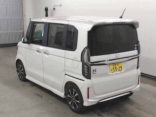 Import and buy HONDA N BOX 2018 from Japan to Nairobi, Kenya