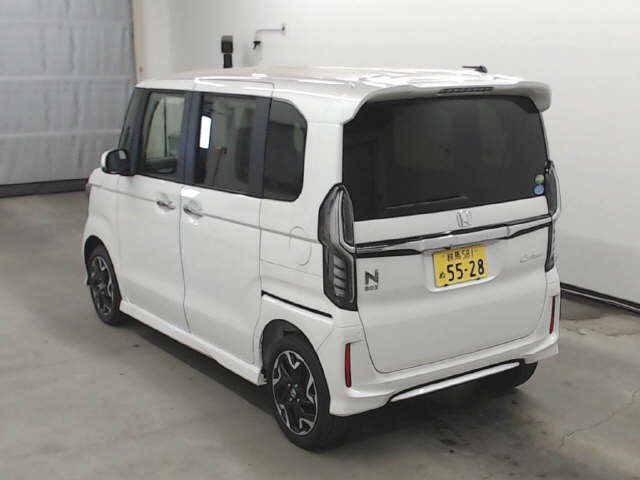 Import and buy HONDA N BOX 2018 from Japan to Nairobi, Kenya