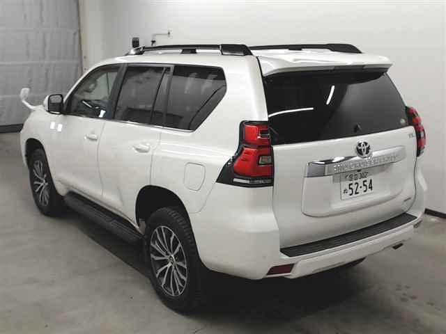 Import and buy TOYOTA LAND CRUISER PRADO 2018 from Japan to Nairobi, Kenya