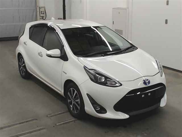 Import and buy TOYOTA AQUA 2018 from Japan to Nairobi, Kenya