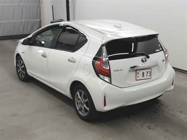 Import and buy TOYOTA AQUA 2018 from Japan to Nairobi, Kenya