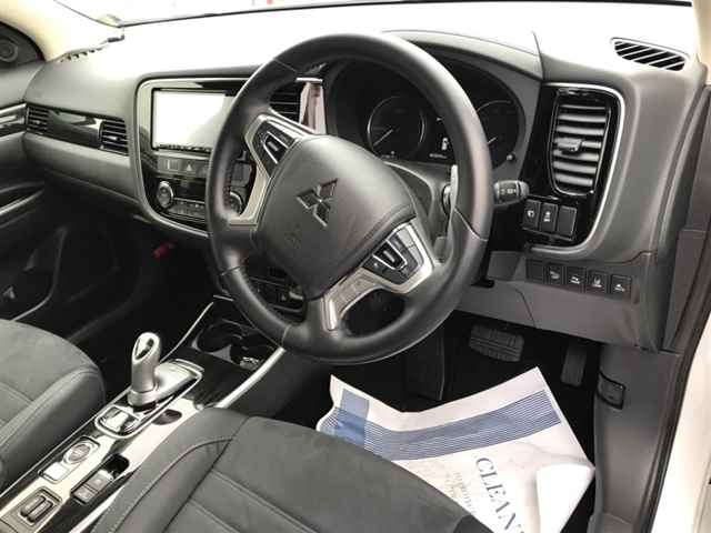 Import and buy MITSUBISHI OUTLANDER PHEV 2017 from Japan to Nairobi, Kenya