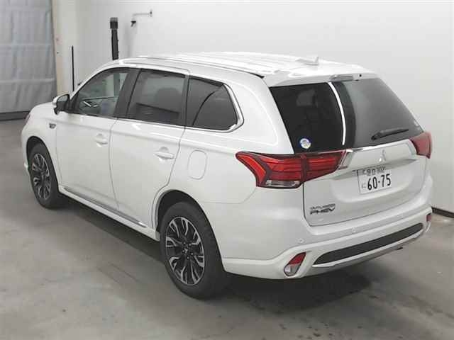 Import and buy MITSUBISHI OUTLANDER PHEV 2017 from Japan to Nairobi, Kenya