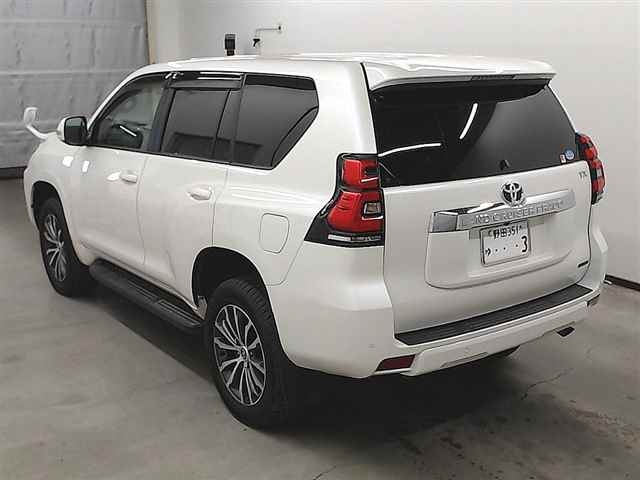 Import and buy TOYOTA LAND CRUISER PRADO 2018 from Japan to Nairobi, Kenya