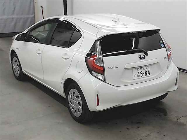 Import and buy TOYOTA AQUA 2017 from Japan to Nairobi, Kenya