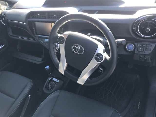 Import and buy TOYOTA AQUA 2017 from Japan to Nairobi, Kenya