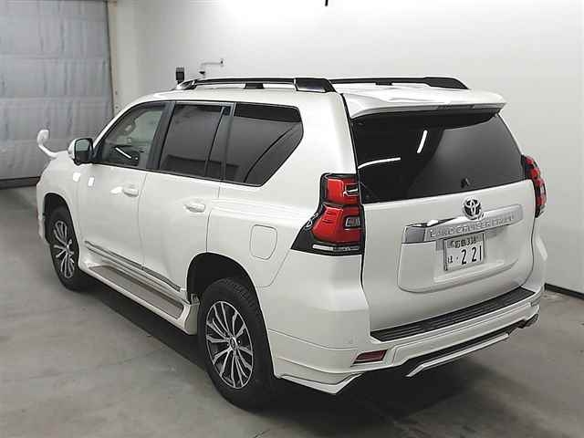 Import and buy TOYOTA LAND CRUISER PRADO 2018 from Japan to Nairobi, Kenya