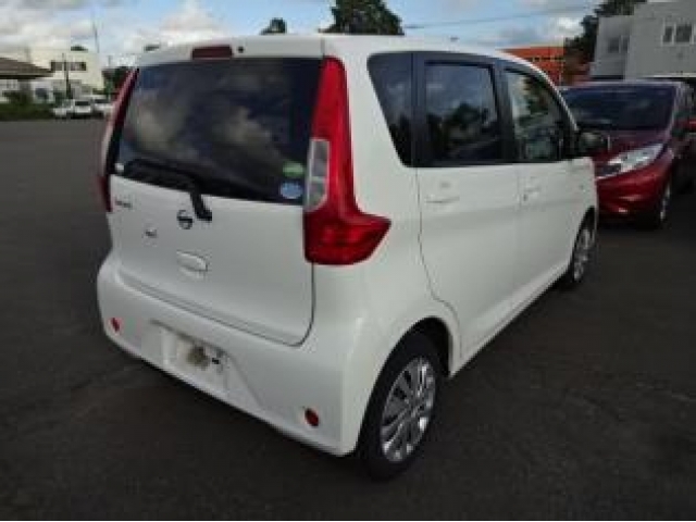 Import and buy NISSAN DAYZ 2017 from Japan to Nairobi, Kenya