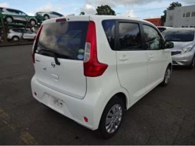 Import and buy NISSAN DAYZ 2017 from Japan to Nairobi, Kenya