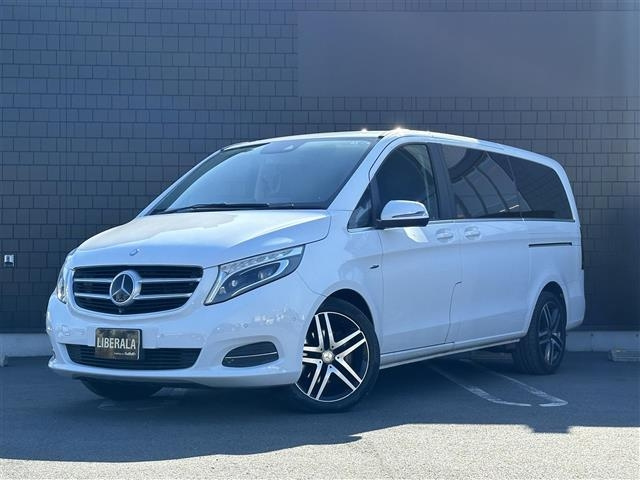 Import and buy MERCEDES BENZ V CLASS 2017 from Japan to Nairobi, Kenya