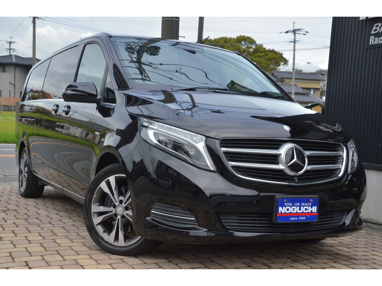 Import and buy MERCEDES BENZ V CLASS 2017 from Japan to Nairobi, Kenya