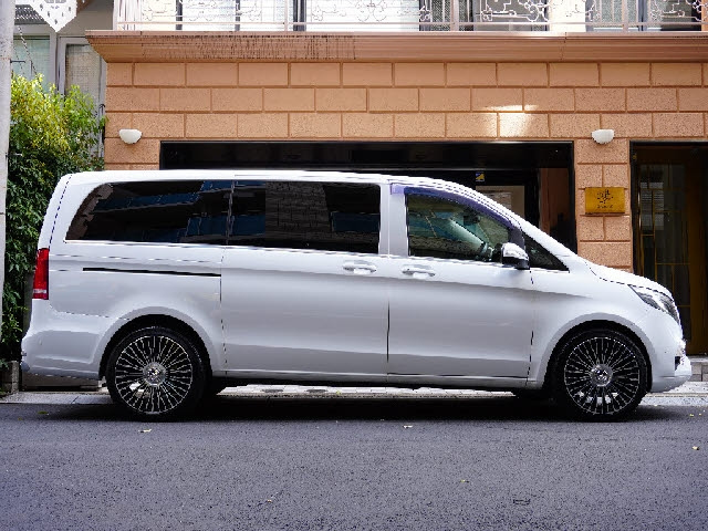 Import and buy MERCEDES BENZ V CLASS 2017 from Japan to Nairobi, Kenya