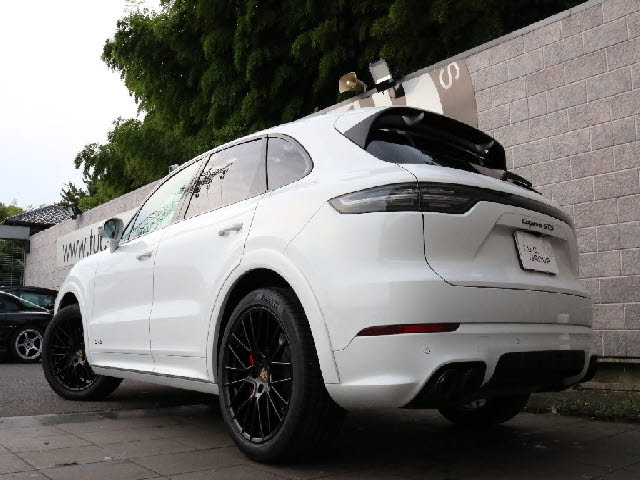 Import and buy PORSCHE CAYENNE 2021 from Japan to Nairobi, Kenya