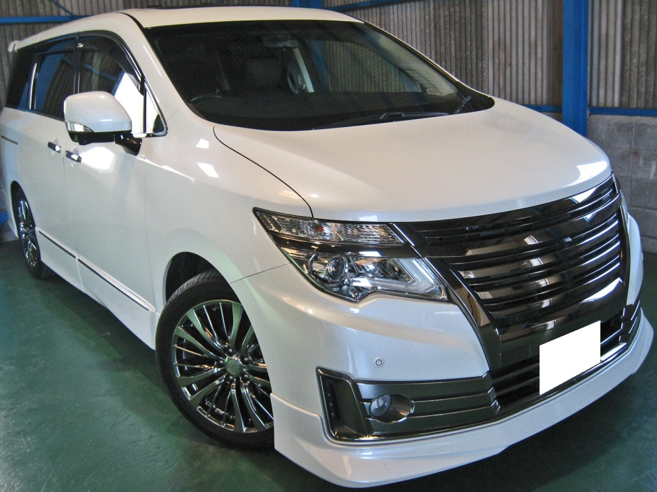 Import and buy NISSAN ELGRAND 2017 from Japan to Nairobi, Kenya