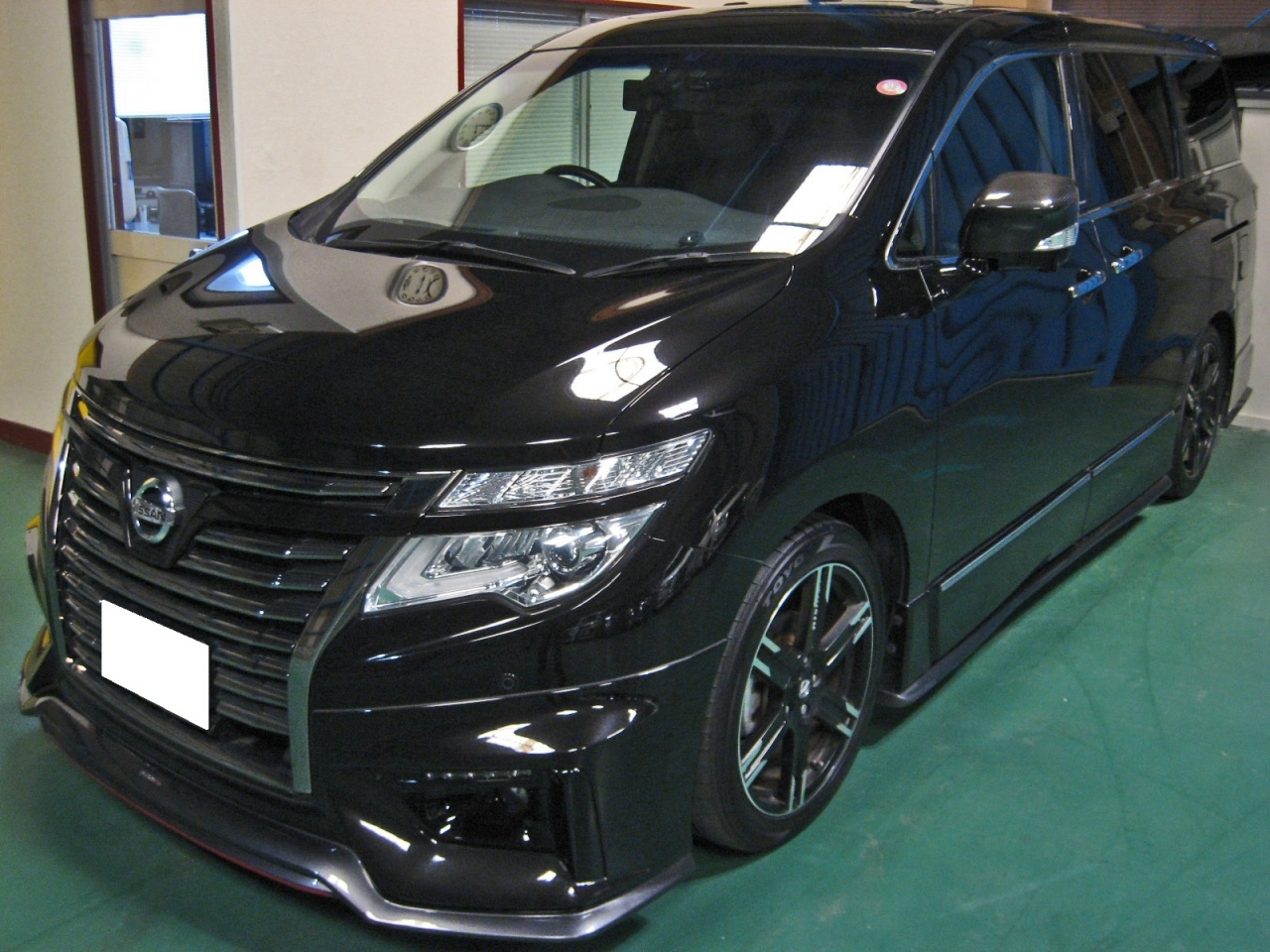 Import and buy NISSAN ELGRAND 2017 from Japan to Nairobi, Kenya