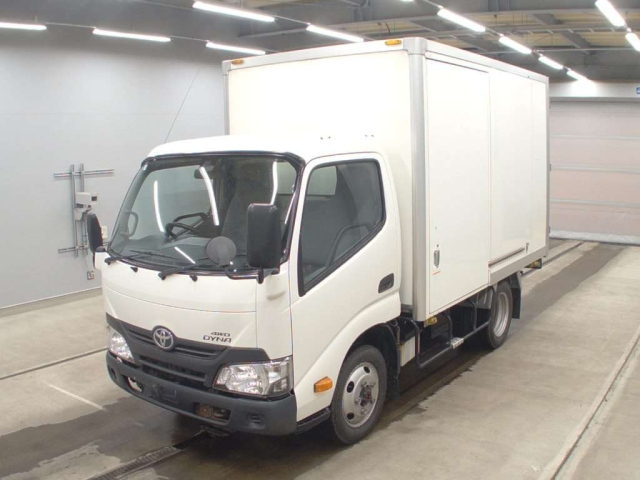 Import and buy TOYOTA DYNA 2017 from Japan to Nairobi, Kenya