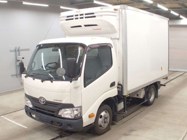 Import and buy TOYOTA DYNA 2019 from Japan to Nairobi, Kenya