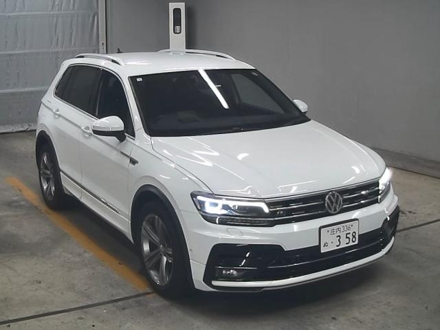 Import and buy VOLKSWAGEN TIGUAN 2018 from Japan to Nairobi, Kenya