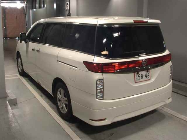 Import and buy NISSAN ELGRAND 2017 from Japan to Nairobi, Kenya