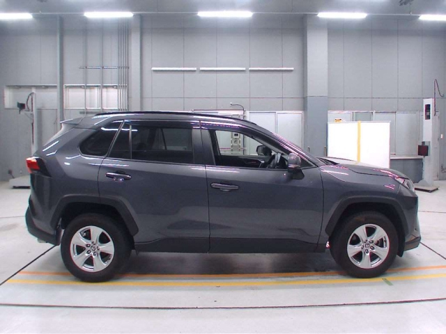 Import and buy TOYOTA RAV4 2020 from Japan to Nairobi, Kenya