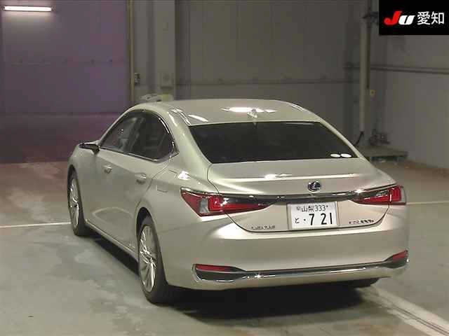 Import and buy LEXUS ES 2019 from Japan to Nairobi, Kenya