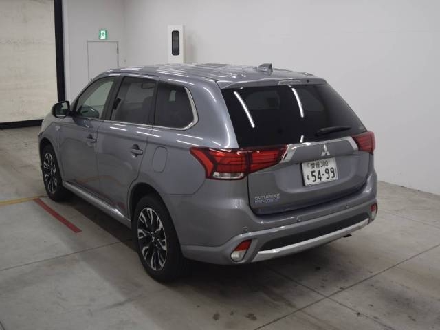 Import and buy MITSUBISHI OUTLANDER PHEV 2017 from Japan to Nairobi, Kenya