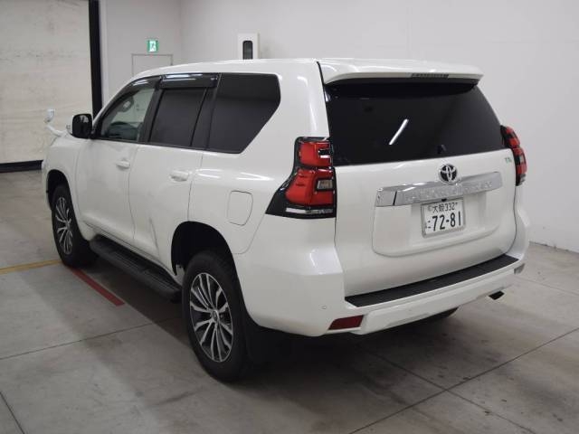 Import and buy TOYOTA LAND CRUISER PRADO 2018 from Japan to Nairobi, Kenya