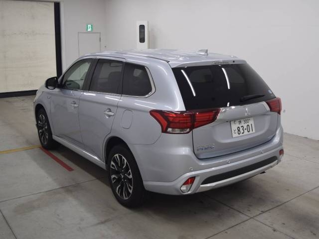 Import and buy MITSUBISHI OUTLANDER PHEV 2017 from Japan to Nairobi, Kenya